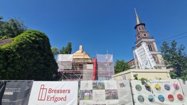 Het Hooghuis in de steigers.